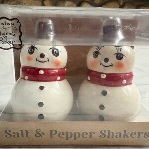 NIB Johanna Parker snowman salt and pepper shakers